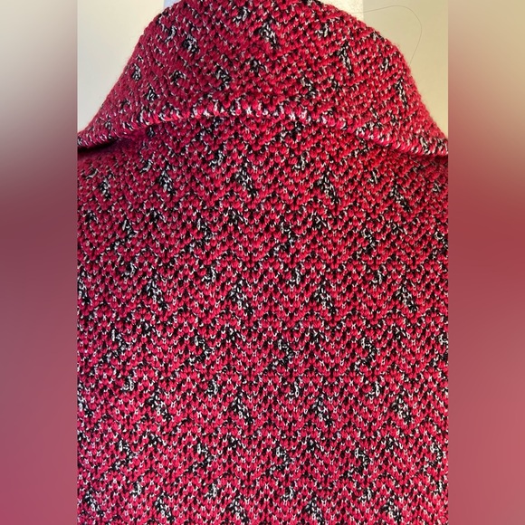 St. John Knit Red, Black and White Boucle Patterned Jacket, Size 8 - Picture 8 of 15